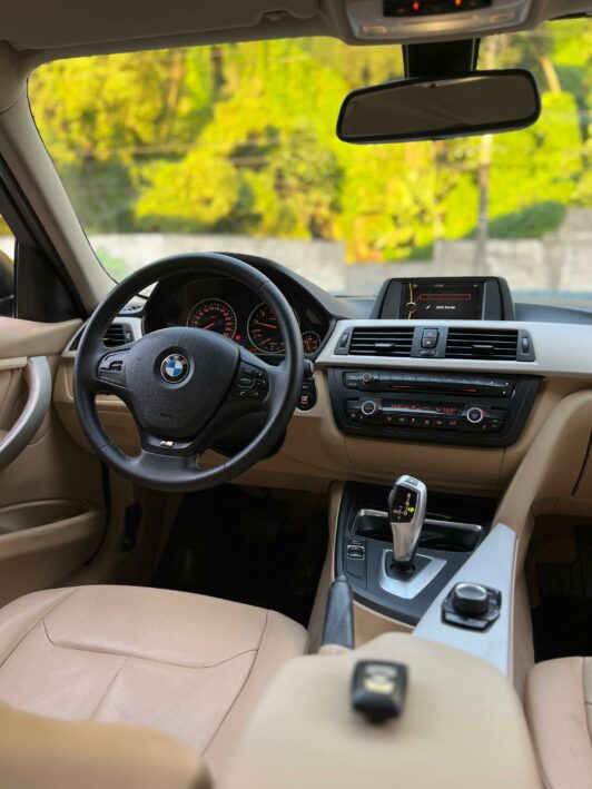 BMW 320i 320i