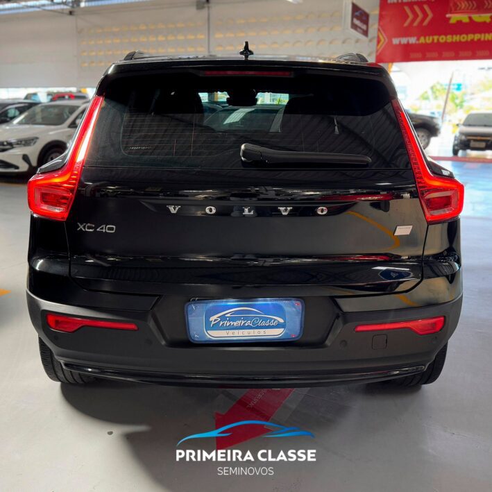 VOLVO XC40 6 PLUS ELETRICO/FONTE EXTERNA 235 CV